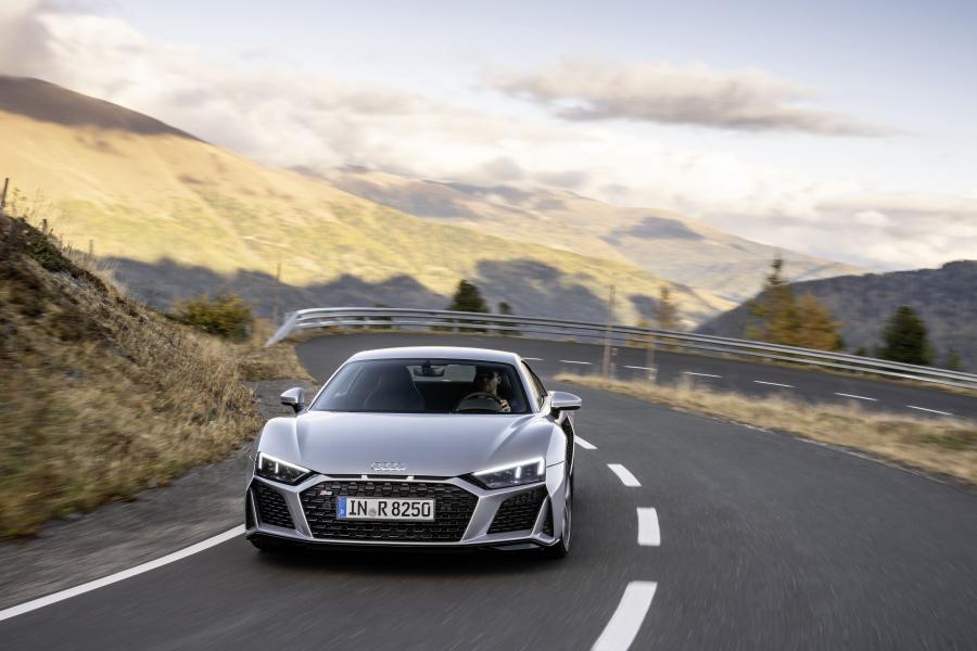  Audi R8 V10 RWD Coupe 2019 года  (WW) (фото 21 из 34)